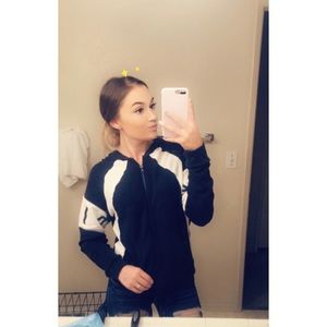 Meet your Posher, Leslie